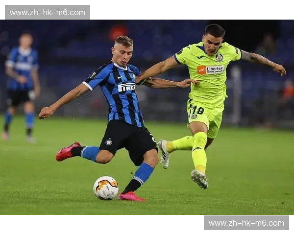 红黑与蓝黑的灵魂共振：米兰vs米兰，不止于足球的巅峰史诗